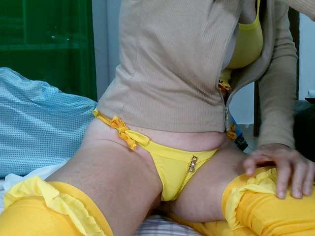 Carolsquirter live webcam show
