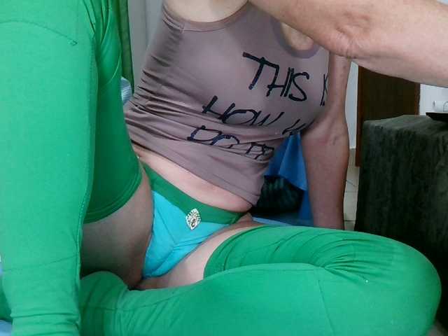 Carolsquirter's BongaCams show and profile