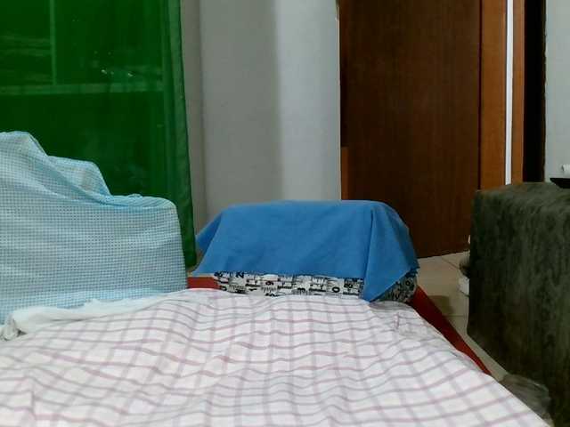 Carolsquirter live webcam show