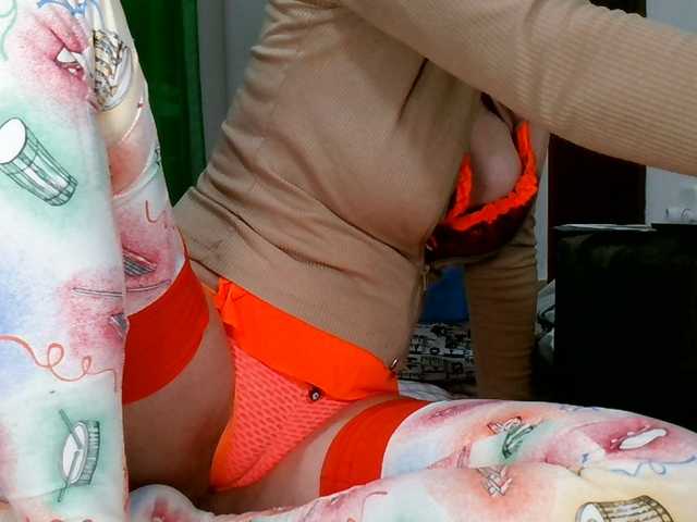 Carolsquirter live cam on BongaCams