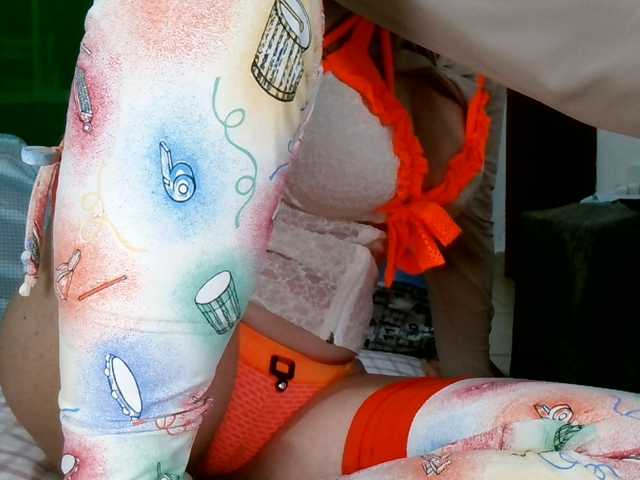 Carolsquirter live cam on BongaCams