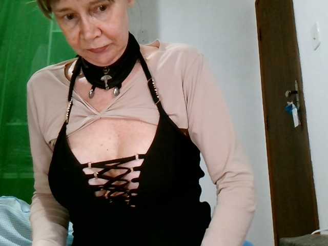 Carolsquirter live cam on BongaCams