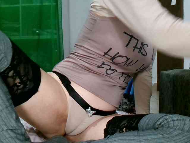 Carolsquirter Live Webcam on BongaCams