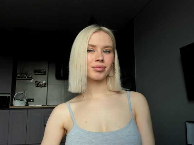 Sunlovv's BongaCams show and profile