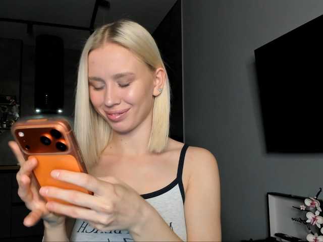 Sunlovv live cam preview