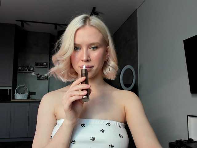 Sunlovv's BongaCams show and profile