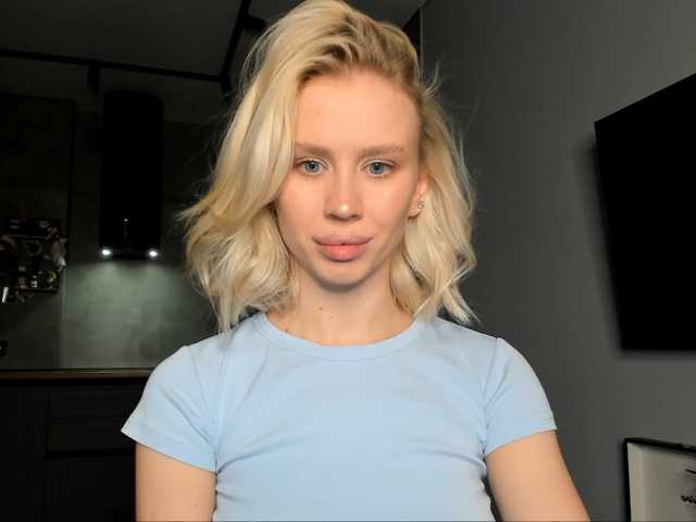 Sunlovv live cam on BongaCams