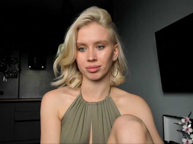 Sunlovv live cam on BongaCams