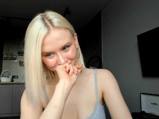 Sunlovv's BongaCams show and profile