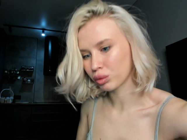 Sunlovv's BongaCams show and profile