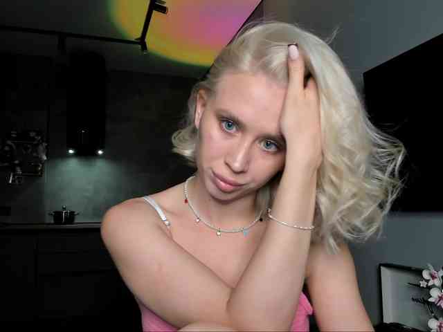 Sunlovv Live Webcam on BongaCams