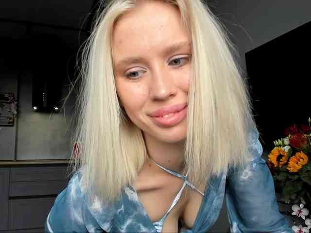 Sunlovv's cam show statistics and live stream