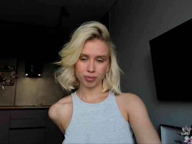 Sunlovv Live Webcam on BongaCams