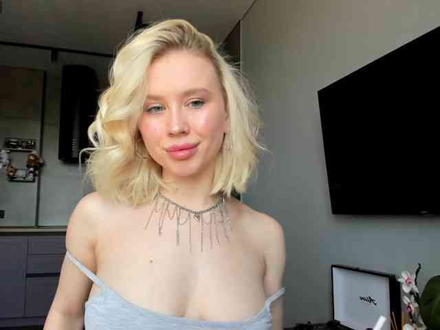 Sunlovv Live Webcam on BongaCams