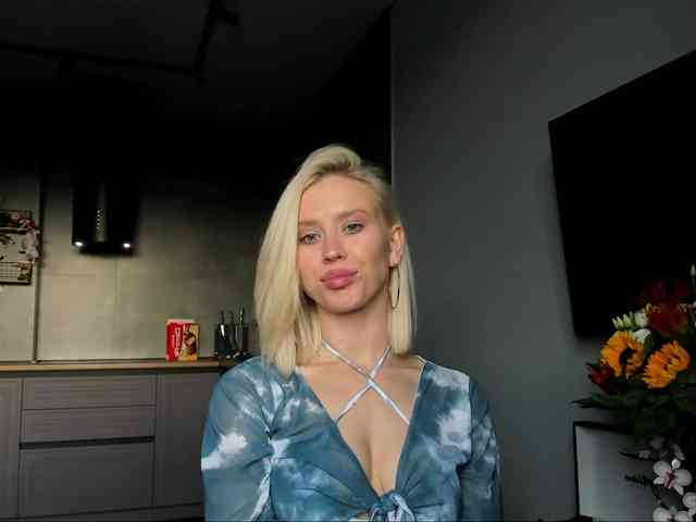 Sunlovv's cam show statistics and live stream
