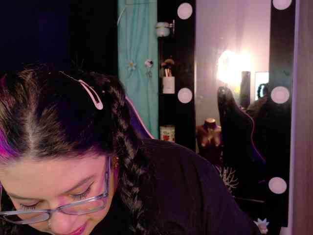 Mollyshake11 webcam
