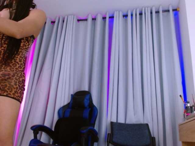 Cristalevains live webcam show