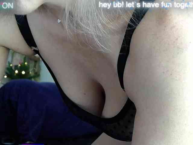 RosmaRin Live Webcam on BongaCams
