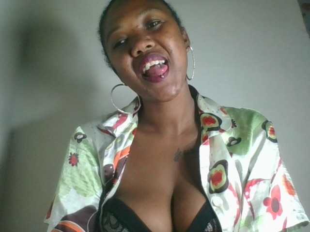 Sheilkahsexy live cam on BongaCams