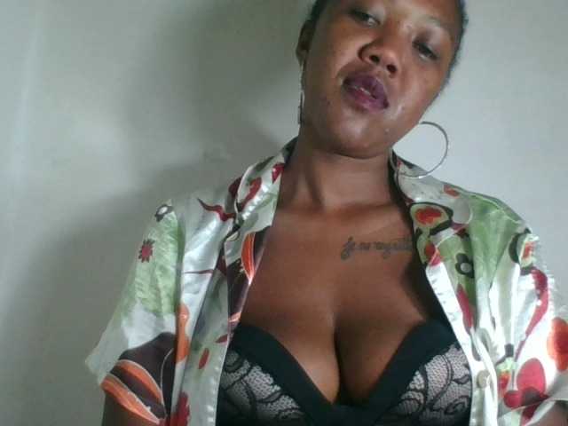 Sheilkahsexy live cam on BongaCams