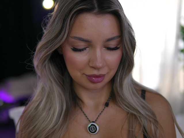 ArtTeasee live cam on BongaCams