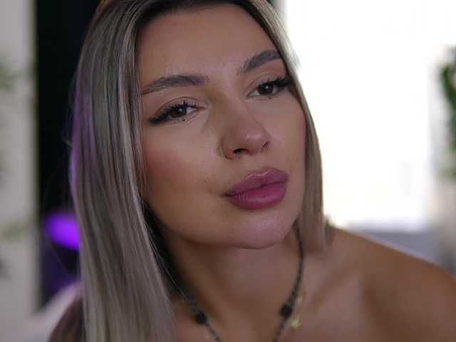 ArtTeasee live cam on BongaCams