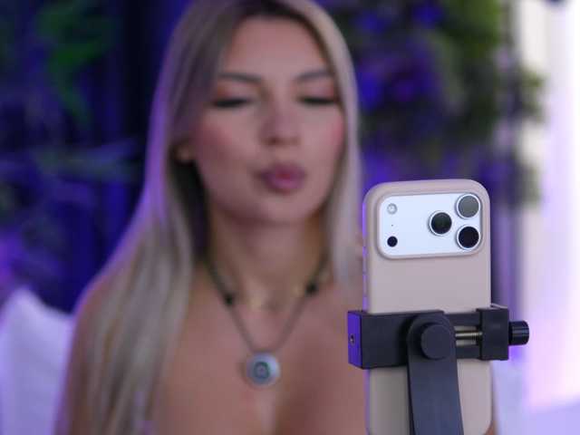 ArtTeasee webcam model