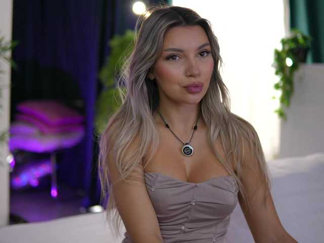 ArtTeasee live cam on BongaCams