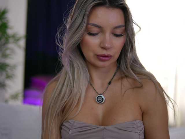 ArtTeasee live cam on BongaCams