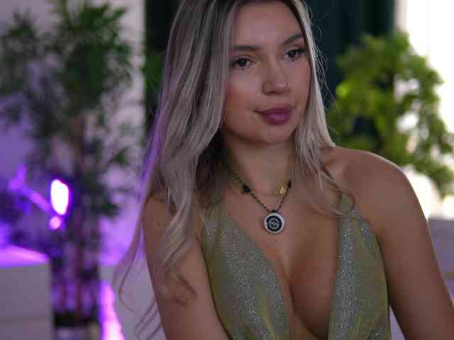 ArtTeasee Live Webcam on BongaCams