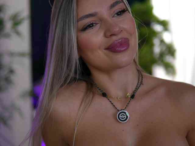 ArtTeasee Live Webcam on BongaCams