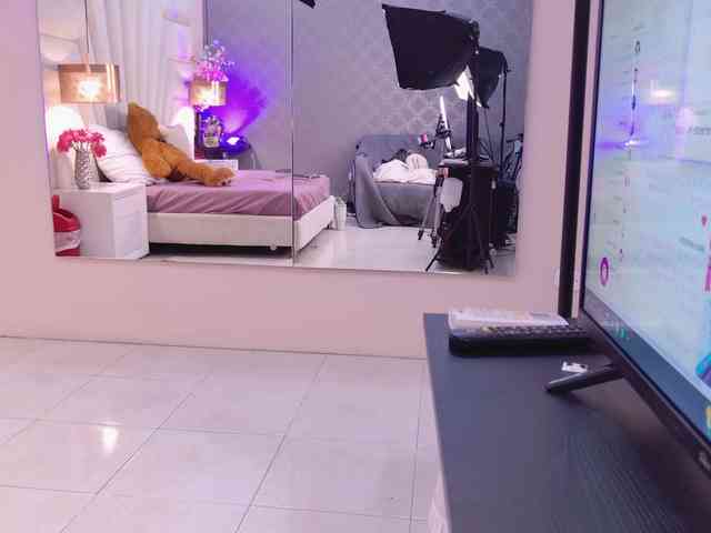 BREE-WATSON webcam