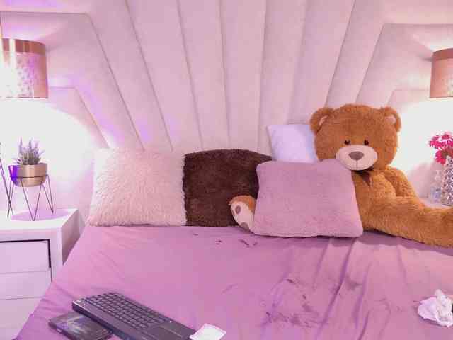Bree-watson's cam show statistics and live stream