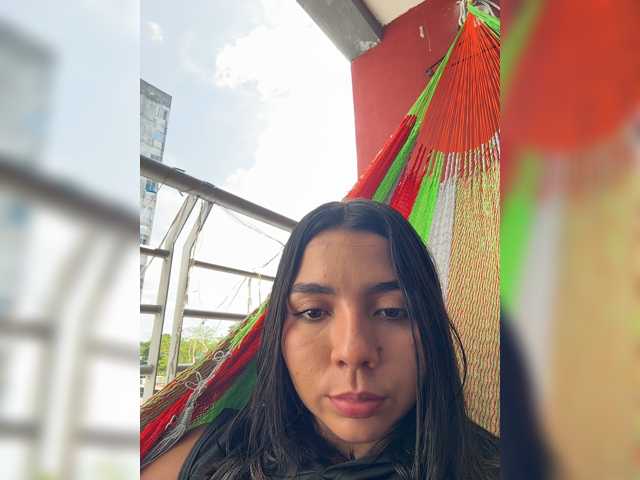 MIA-1L live cam on BongaCams