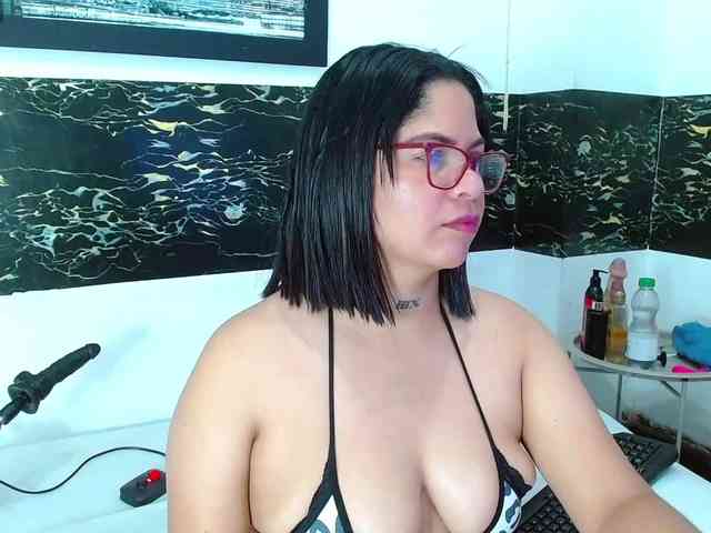 horny-cougar webcam