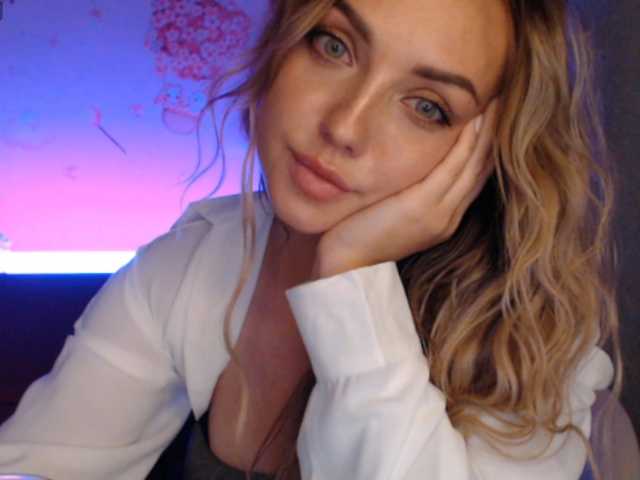 le modèle StefieNight est en webcam porno dans un show sur le site bongacams, il possède les tags suivants: White/Caucasian,Blonde,Shaved