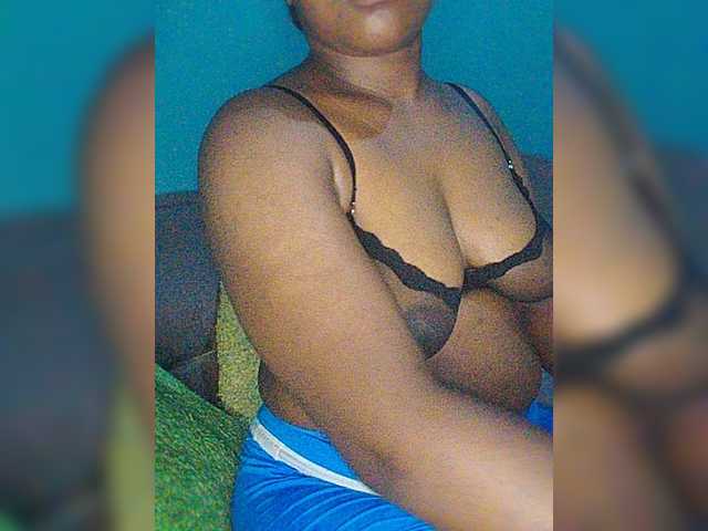 le modèle chibaby1 est en webcam porno dans un show sur le site bongacams, il possède les tags suivants: Ebony,Brunette,Shaved