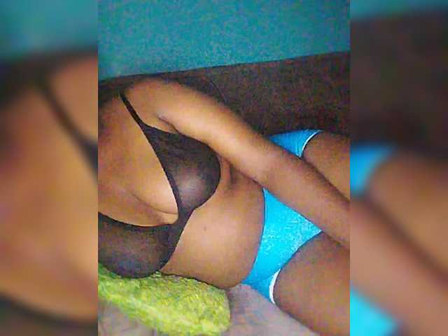 le modèle chibaby1 est en webcam porno dans un show sur le site bongacams, il possède les tags suivants: Ebony,Brunette,Trimmed