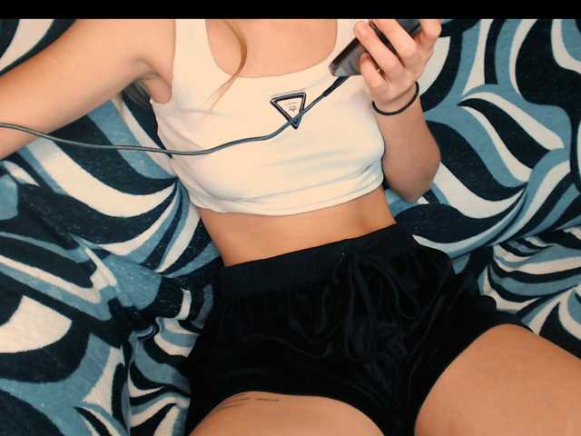 yzza-suave live cam preview