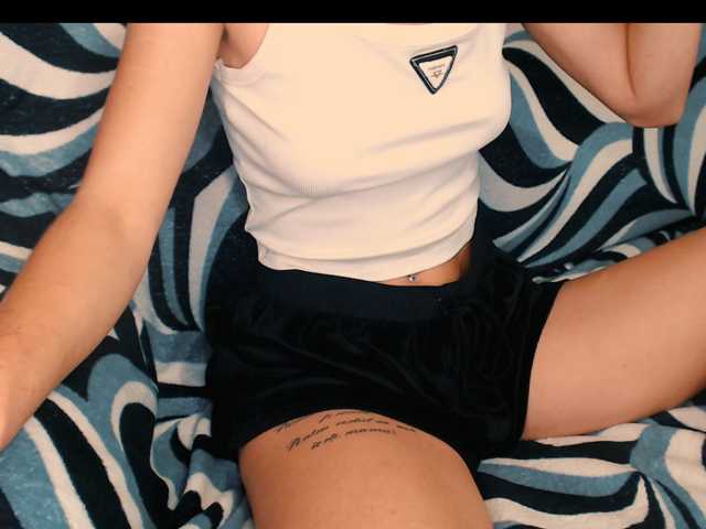 yzza-suave live cam on BongaCams