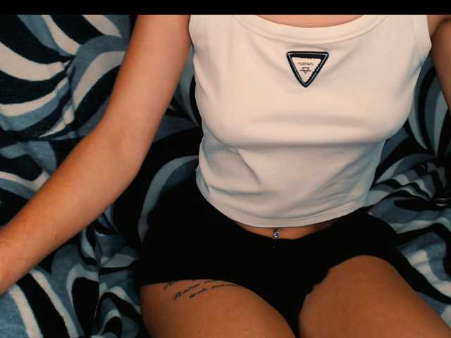 yzza-suave live cam on BongaCams