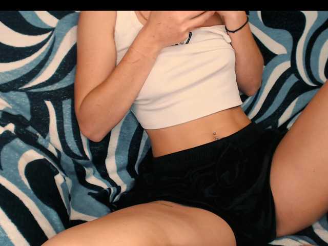 yzza-suave, en directo ahora en BongaCams