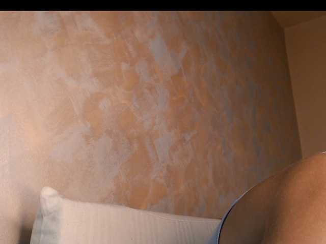 yzza-suave live cam on BongaCams