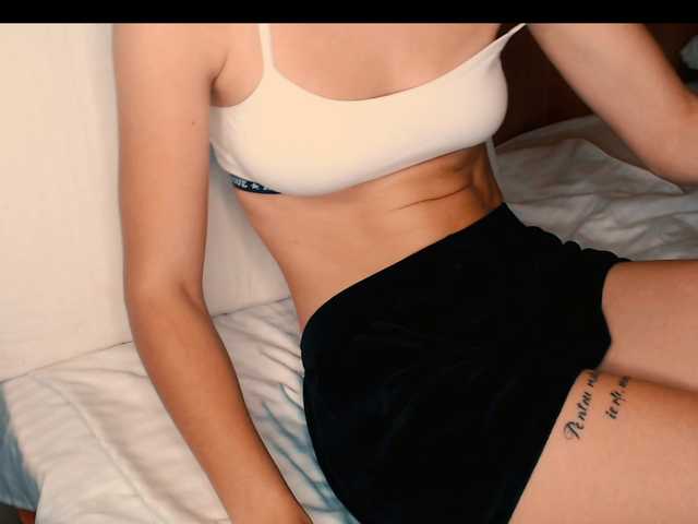 yzza-suave live cam on BongaCams