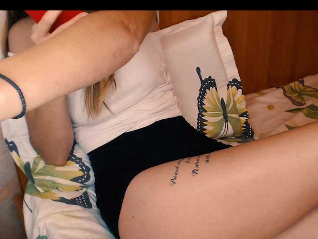 yzza-suave live cam on BongaCams