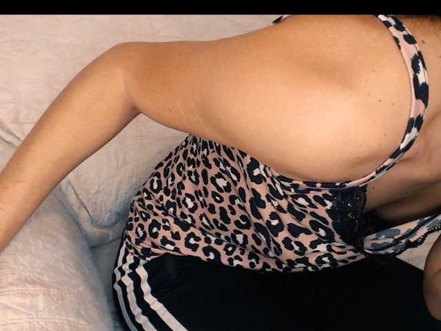 yzza-suave live cam on BongaCams