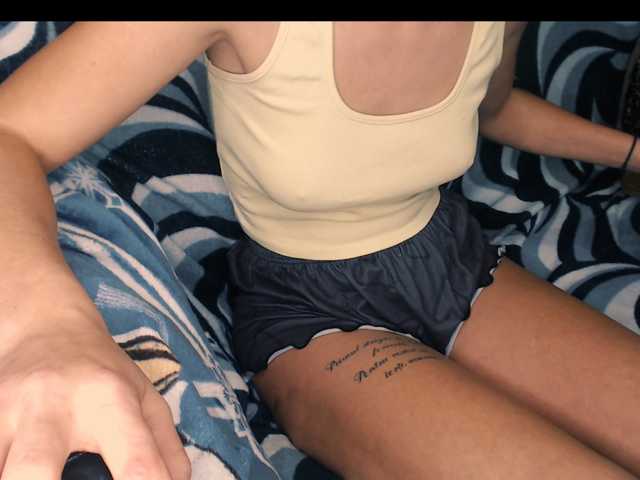 yzza-suave live cam on BongaCams