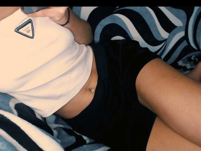 yzza-suave, live now on BongaCams