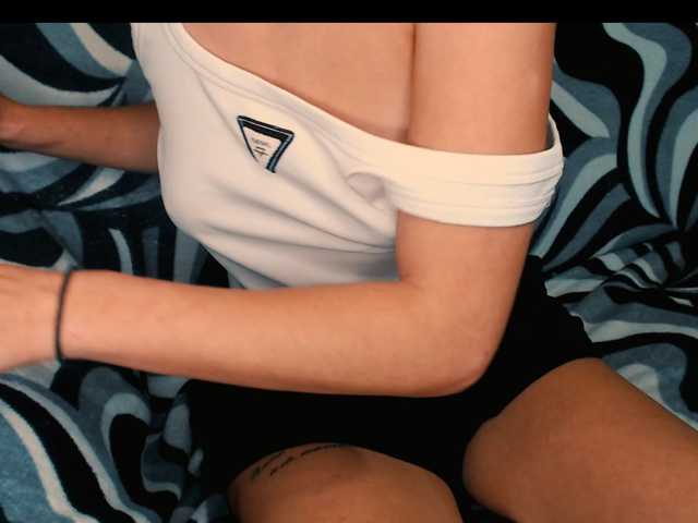 yzza-suave live cam on BongaCams