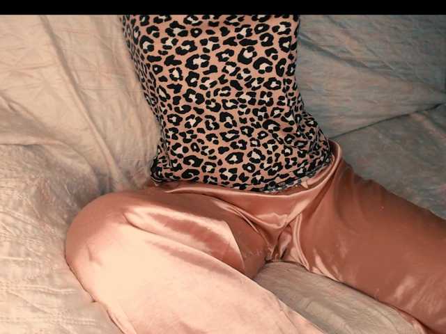 yzza-suave live cam on BongaCams